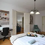 Luxury Urban Oasis Center Lägenhet *