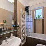 Luxury Urban Oasis Center Lägenhet