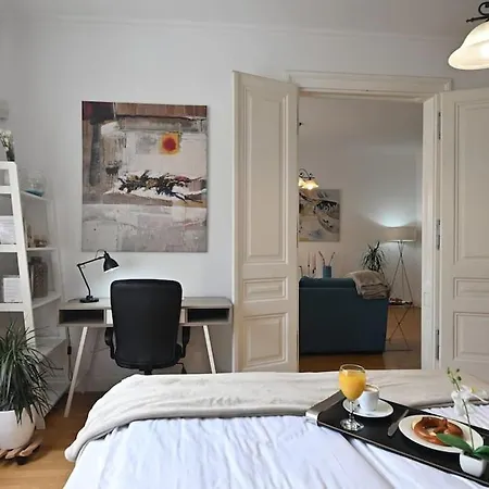 Luxury Urban Oasis Center Apartment